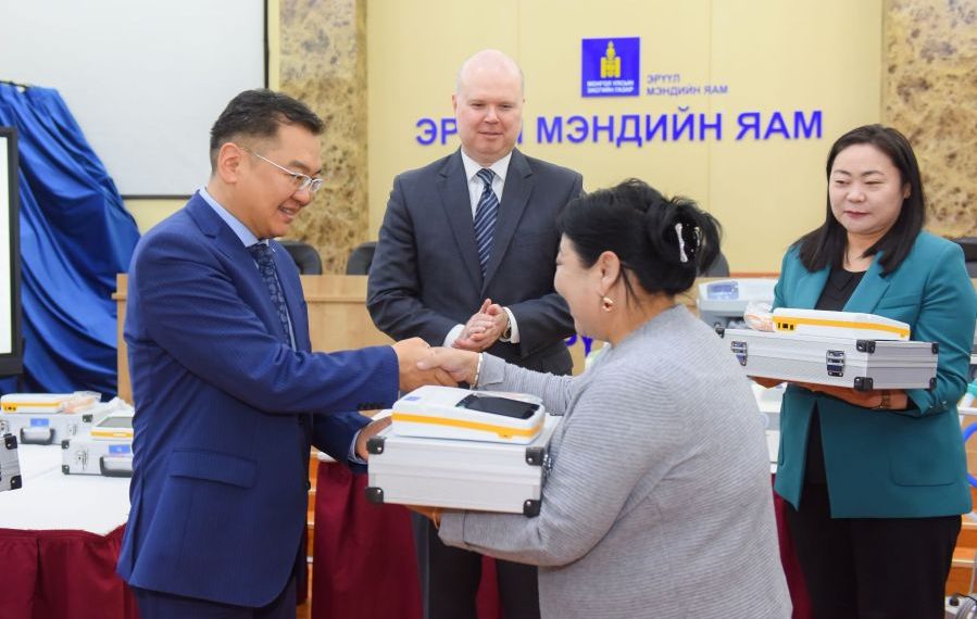 ДЭМБ-гаас 21 аймагт 255.9 сая төгрөгийн өртөг бүхий тоног, төхөөрөмж хүлээлгэн өглөө