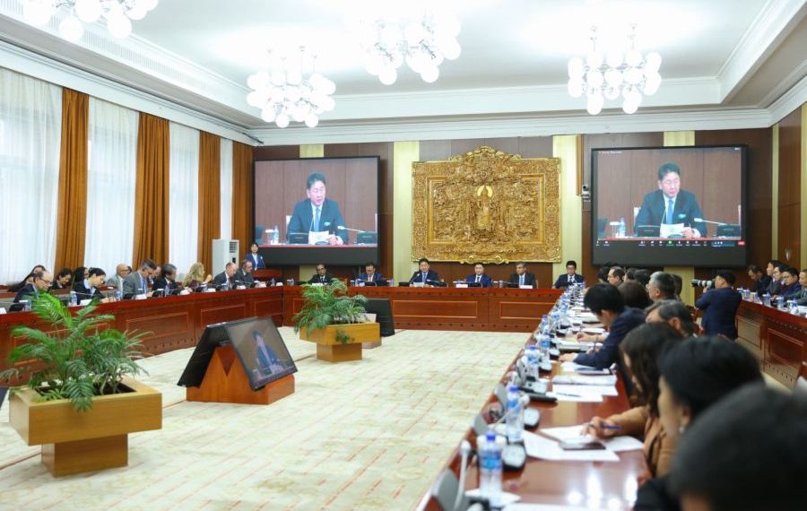 Уур амьсгалын өөрчлөлт, биологийн олон янз байдлын талаар хэлэлцэж байна