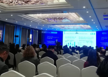 Уул уурхайгаас ангид, тогтвортой хөгжих төслийг танилцуулж байна