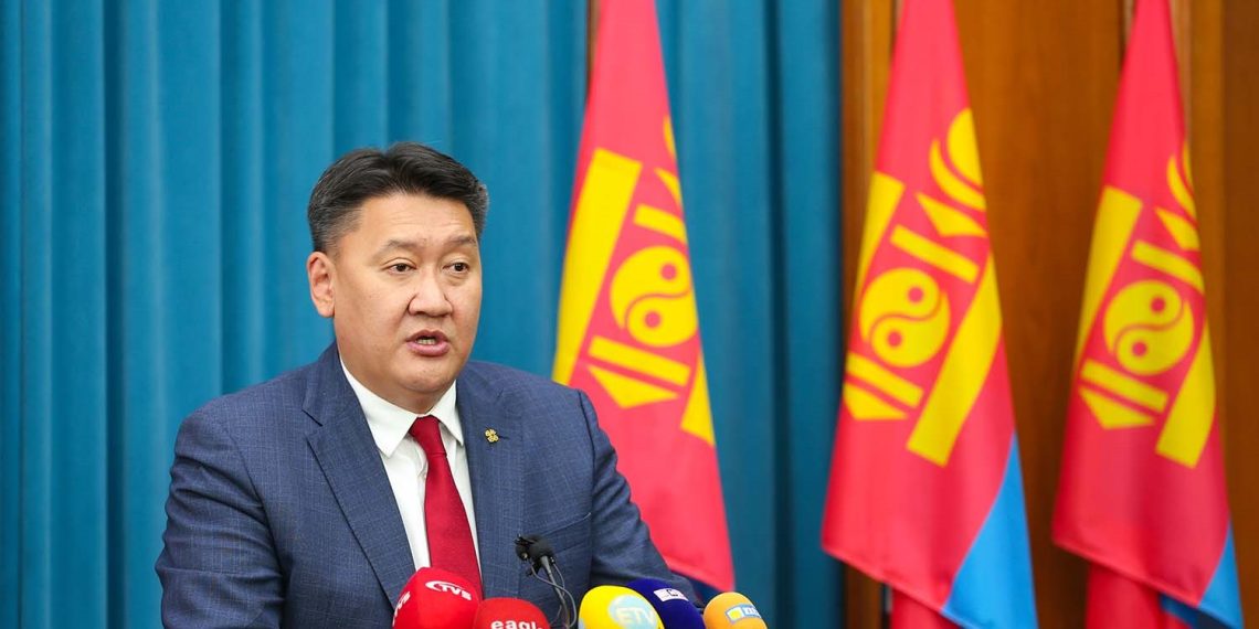 Б.Жавхлан: 800 тэрбум төгрөгийн өр төлсөн байгааг оны эцэст 1 их наядад хүргэх зорилготой