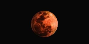 Сар бүтэн хиртэнэ