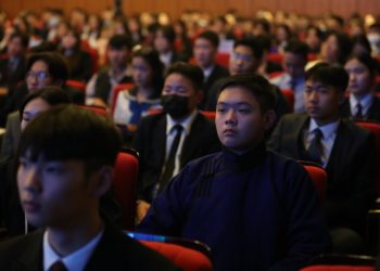 “Шинэ сэргэлтийн бодлого”-ын төслүүдэд 39 мянган инженер, техникийн ажилтан шаардлагатай байгааг 16 настнуудтай уулзахдаа Ерөнхий сайд тэмдэглэлээ