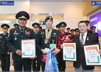 Дэлхийн аваргын хос алтан медальтан эх орондоо ирлээ