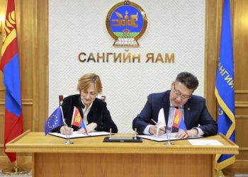 “Чойр-Сайншандын 220 кв-ын цахилгаан дамжуулах агаарын шугам барих төсөл”-ийн санхүүжилтын гэрээ байгуулав