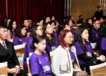 “Парламентын боловсрол-Сургагч багш” хөтөлбөрийн оролцогчдод батламж гардуулав