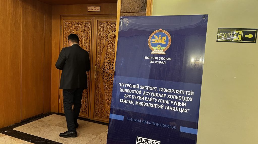 Сангийн сайд Б.Жавхлан нээлттэй сонсголын үеэр нүүрсний хяналт шалгалтаар илэрсэн зөрчлүүдийг тоо баримттайгаар мэдээллээ