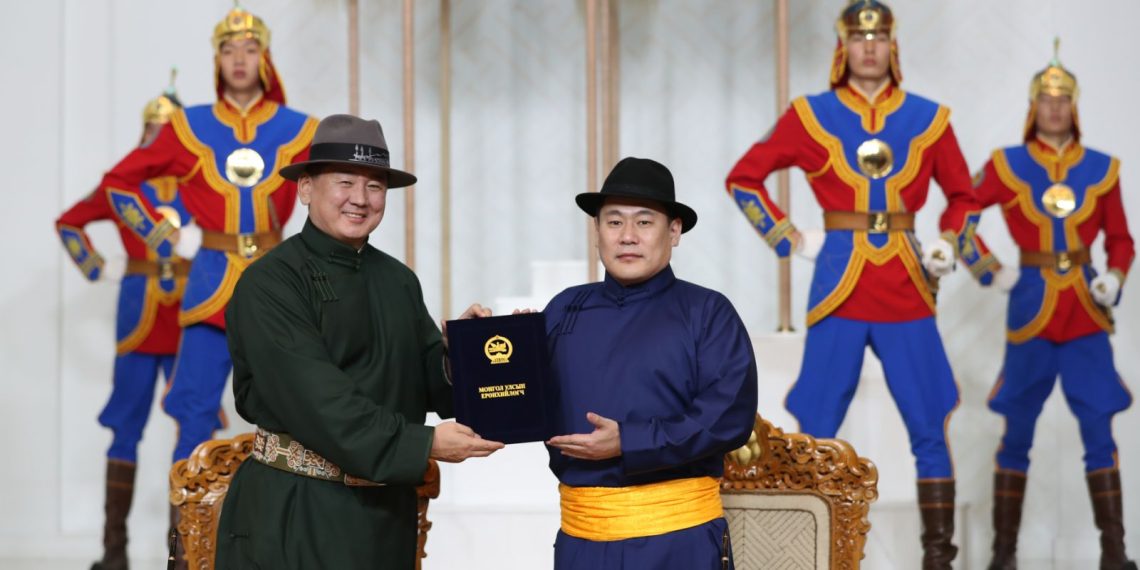 Хархорум хот байгуулах тухай баримт бичигт гарын үсэг зурлаа