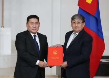 Засгийн газрын гишүүнийг томилох тухай Захирамжид гарын үсэг зурж, гардуулах ёслол боллоо