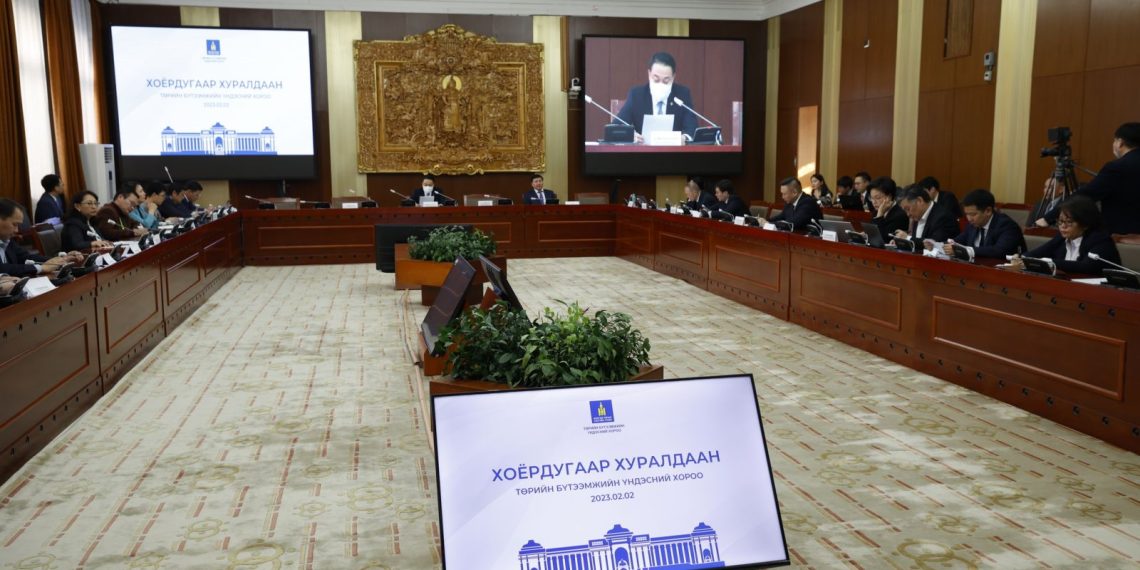 Төрийн албан хаагчдын ур чадварт суурилсан үнэлгээ хийж, чадварлаг, цомхон бөгөөд цалин хангамж сайтай байхад анхаарна