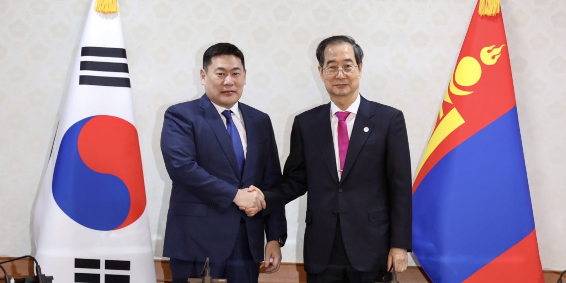 Монгол Улс, БНСУ-ын Ерөнхий сайд нар албан ёсны хэлэлцээ хийлээ