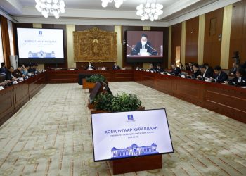 Төрийн албан хаагчдын ур чадварт суурилсан үнэлгээ хийж, чадварлаг, цомхон бөгөөд цалин хангамж сайтай байхад анхаарна