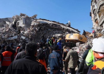 Монголын аврагчид нурангиас таван хүнийг эсэн мэнд гаргажээ