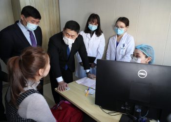 Эрт илрүүлэг, үзлэг оношилгоонд гэр бүл, ойр дотнынхноо идэвхтэй хамруулаарай гэж Ерөнхий сайд уриаллаа