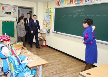 Ерөнхий сайд Сөүл дэх Монгол сургуулийн үйл ажиллагаатай танилцлаа