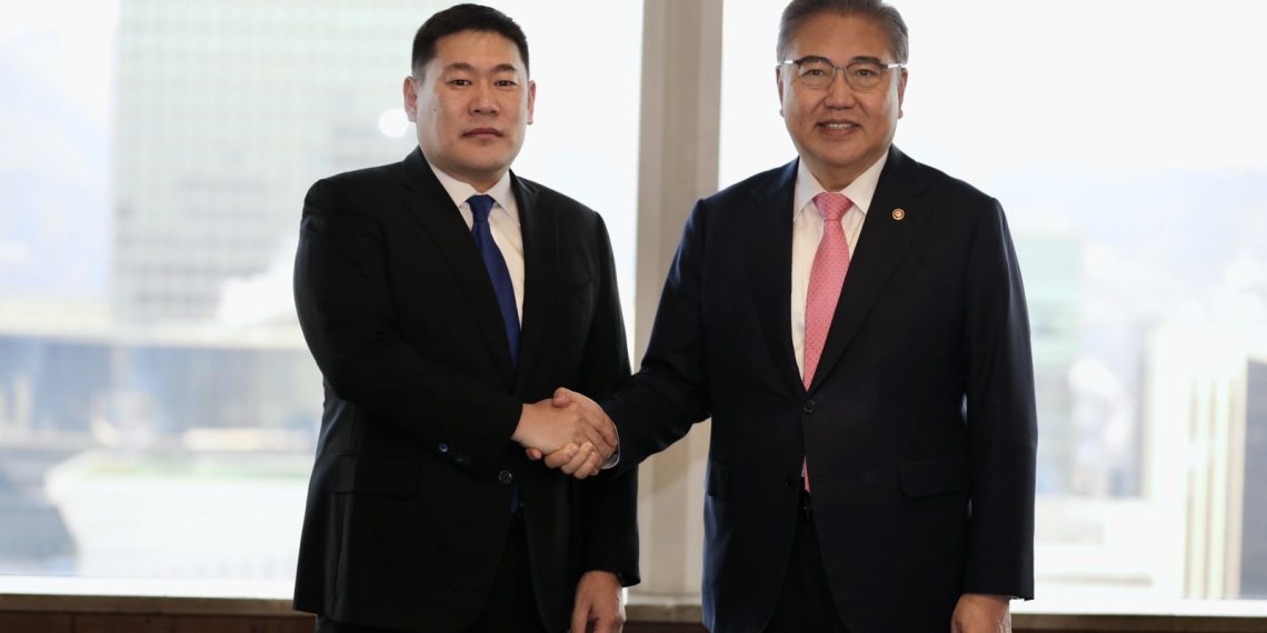 Ерөнхий сайд Л.Оюун-Эрдэнэ БНСУ-ын гадаад хэргийн сайд Пак Жин-ийг хүлээн авч уулзлаа