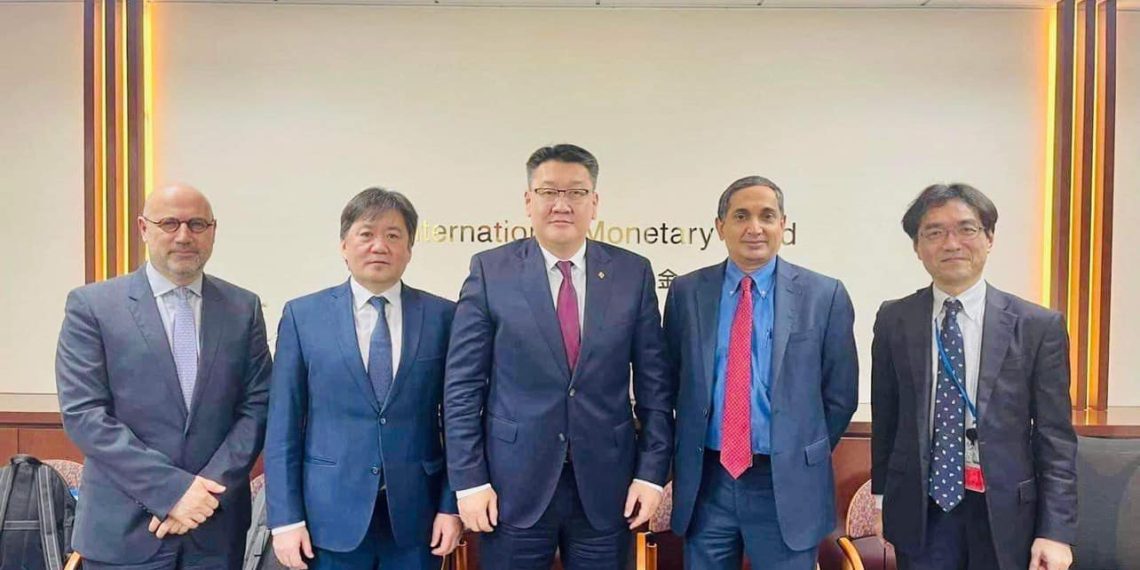 Сангийн сайд Б.Жавхлан Токио хотод ажиллаж байна