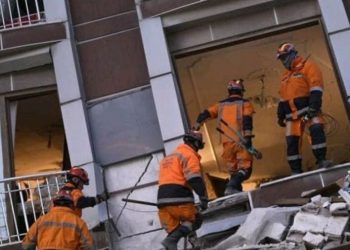 Турк Улсад дахин газар хөдөлсөн тул эрэн хайх ажиллагааг түр зогсоожээ