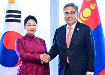 Гадаад харилцааны сайд Б.Батцэцэг БНСУ-ын Гадаад хэргийн сайд Пак Жинтэй уулзав