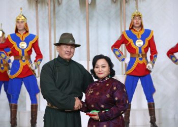 Цагаан сарын баярыг тохиолдуулан төрийн дээд цол, одон, медаль гардуулав