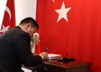 Ерөнхий сайд Л.Оюун-Эрдэнэ эмгэнэлийн дэвтэрт гарын үсэг зурлаа