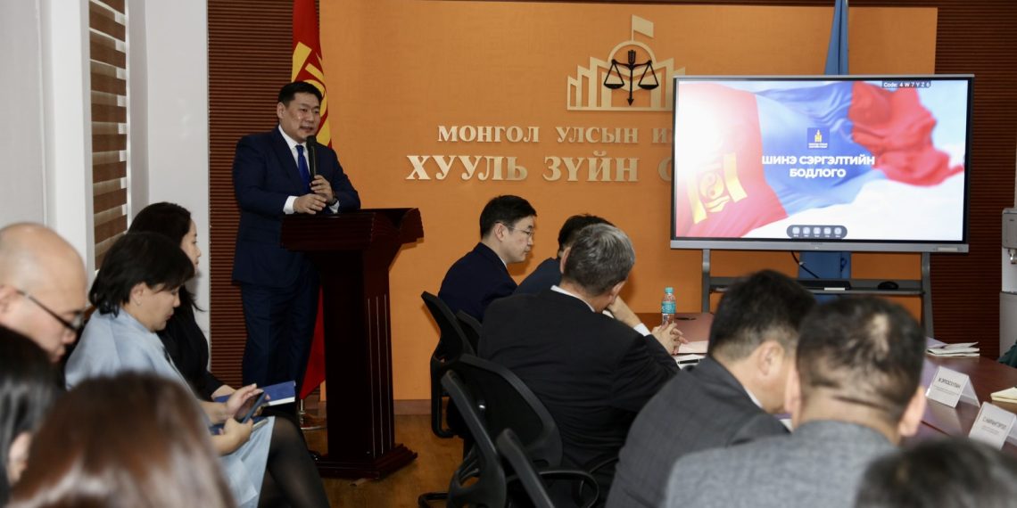Ерөнхий сайд Л.Оюун-Эрдэнэ МУИС-ийн Хууль зүйн сургуулийн профессор, эрдэмтэн багш нартай уулзлаа
