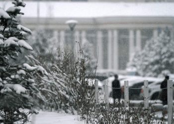 Улаанбаатар хотод нойтон цас орж, хүчтэй салхи салхилна