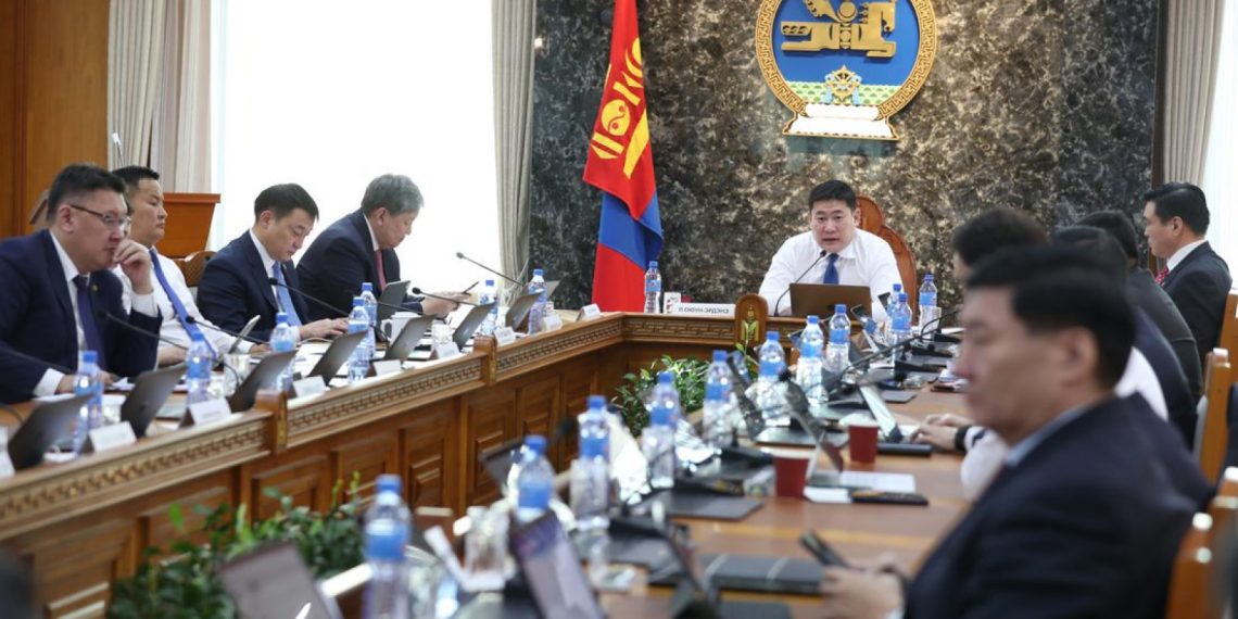 Авлигаас хураасан хөрөнгийг эх, хүүхдийн эмчилгээ, тусламжид зориулна