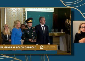 Олон улсын эмэгтэйчүүдийн хатан зоригийн шагналыг Монгол Улсаас хүртэж буй анхны эмэгтэйгээр Г.Болор тодров