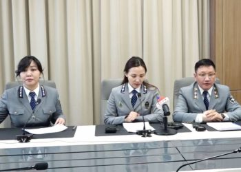 Том оврын автомашинд их хэмжээний өлөн гэдэс, говийн чулуу тээвэрлэн БНХАУ руу нэвтрүүлэхийг завджээ