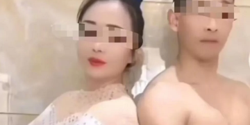 Хятадын акробатч үзүүлбэрийнхээ үеэр унаж нас баржээ