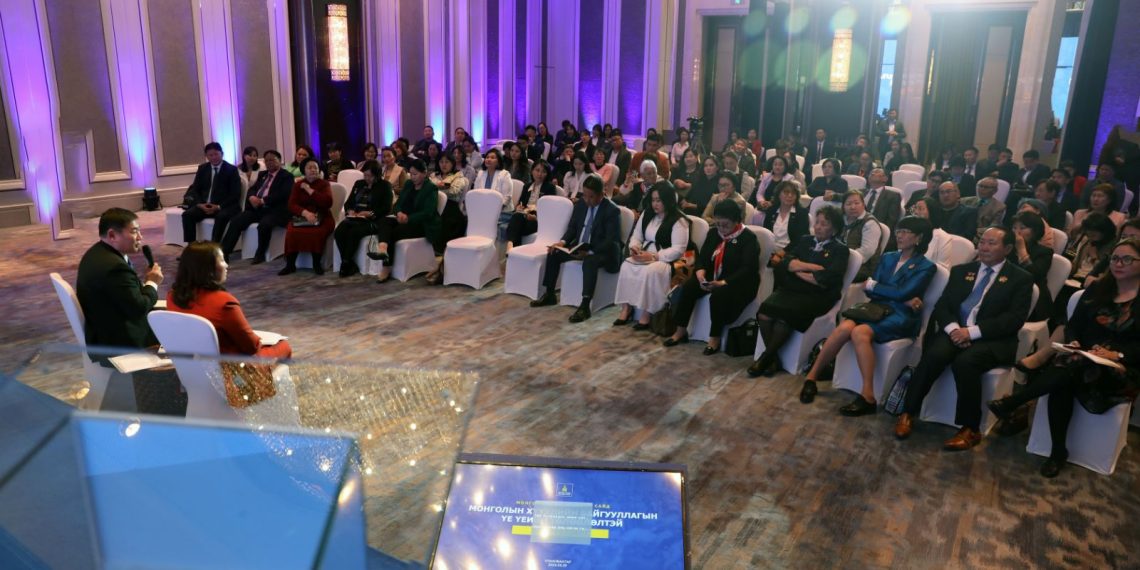 Ерөнхий сайд Л.Оюун-Эрдэнэ хүүхдийн төлөө ажилладаг төр, хувийн хэвшлийнхэнтэй уулзлаа