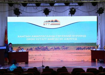 “Эрдэнэс Тавантолгой” ХК-ийн удирдлагууд Өмнөговь аймгийн Цогтцэций сумын иргэдтэй уулзлаа