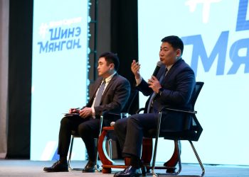 Ерөнхий сайд Л.Оюун-Эрдэнэ ЕБС-ийн төгсөх ангийн сурагчидтай уулзлаа