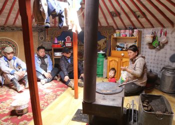 Загийн усны хоолойн төсөл хэрэгжүүлэгч компаниуд малчдад дэмжлэг үзүүллээ