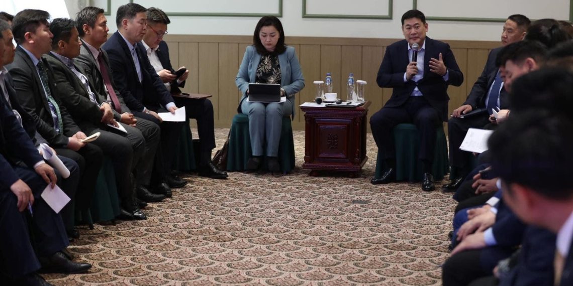 Ерөнхий сайд хөдөлмөр, нийгмийн зөвшлийн гурван талт хэлэлцээрт сайтар бэлтгэхийг даалгав