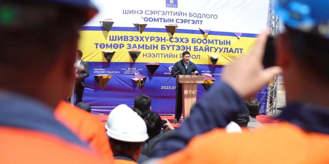 Шивээхүрэн-Сэхэ боомтыг холбох нь баруун босоо тэнхлэгийн төмөр замын эхлэл болж байна