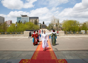 Улсын хэмжээнд 10 мянга гаруй ээж Алдарт эхийн одонгоо гардаж авлаа