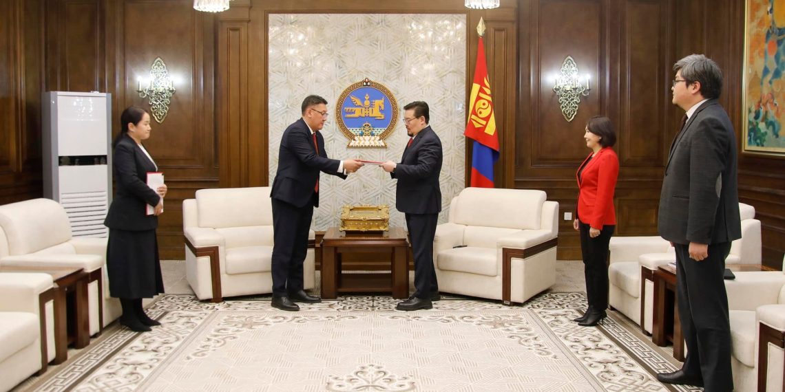 Монгол Улсын нэгдсэн төсвийн 2024 оны төсвийн хүрээний мэдэгдэл, 2025-2026 оны төсвийн төсөөллийн тухай хуулийн төслийг өргөн мэдүүлэв