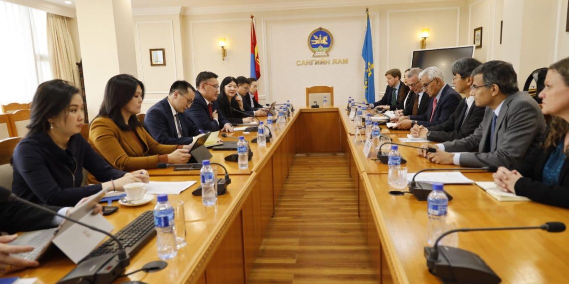 Эдийн засаг сэргэхэд АХБ, Дэлхийн банкны дэмжлэг чухал байсныг онцоллоо