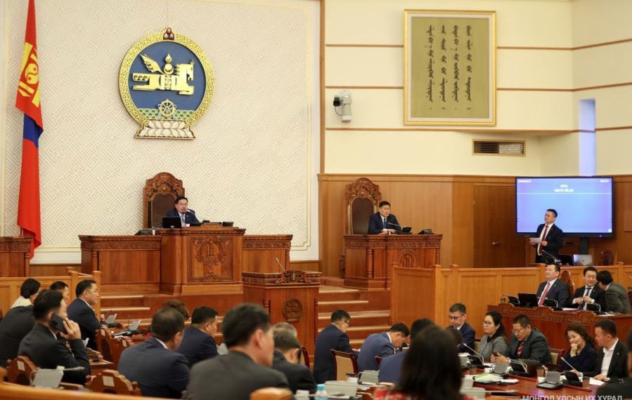 Үндсэн хуульд оруулсан өөрчлөлтийг дагаж мөрдөхөд шилжих журмын тухай хуулийг баталлаа