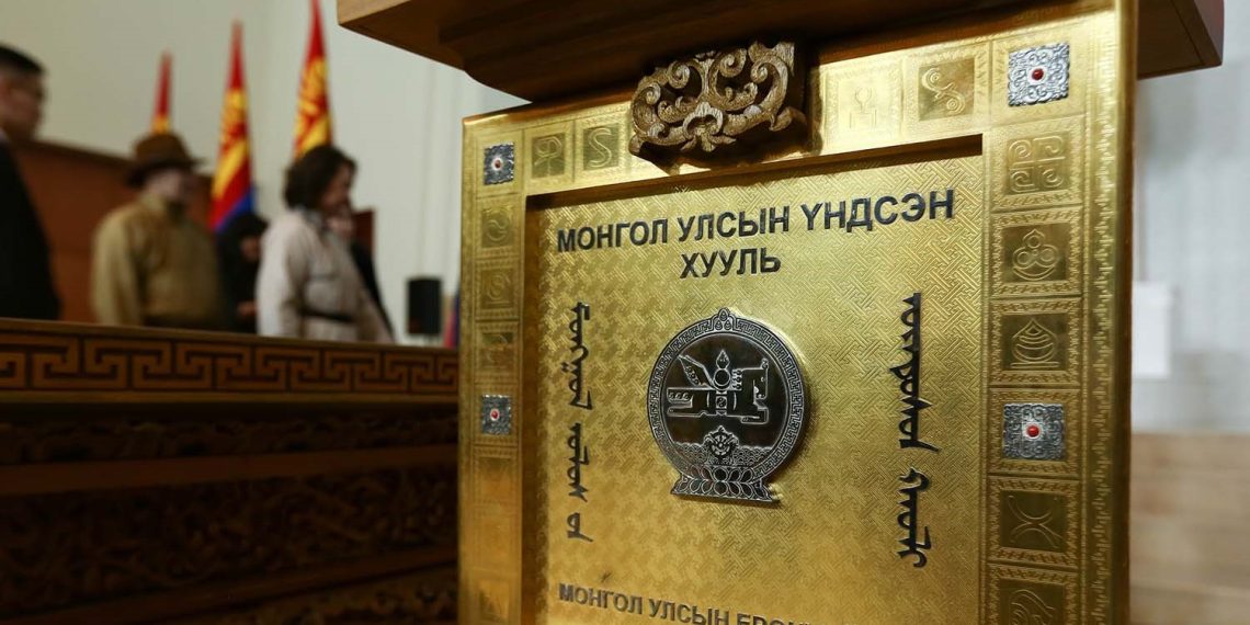 Иргэд: 3 сая иргэнийг 76 хүн төлөөлж төрийн бодлого гаргах нь олон талын дутагдалтай учраас ҮХНӨ-ийг дэмжиж байна