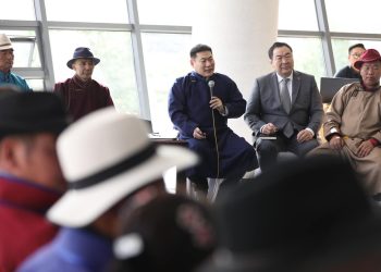 Түүхий эдийн үнэ өсвөл малчдын амьжиргаа, бэлчээрийн доройтлын асуудлыг давхар шийдэх боломжтой гэж малчид ярьж байна