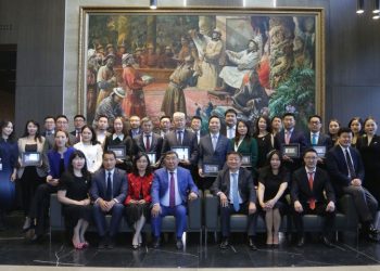 “Монголын банкны холбоо” дурсгалын ялтсан мөнгөн дэвсгэрт гаргав