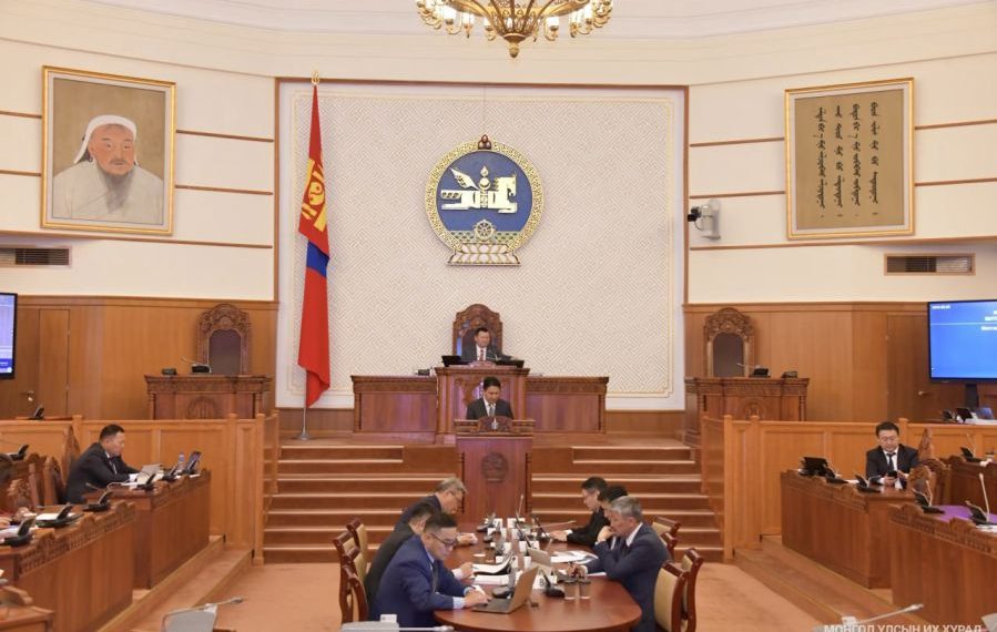УИХ: Ерөнхий сайдад хандсан асуулгын хариуг сонсож, төсвийн тодотголыг хоёр дахь хэлэлцүүлэгт шилжүүллээ