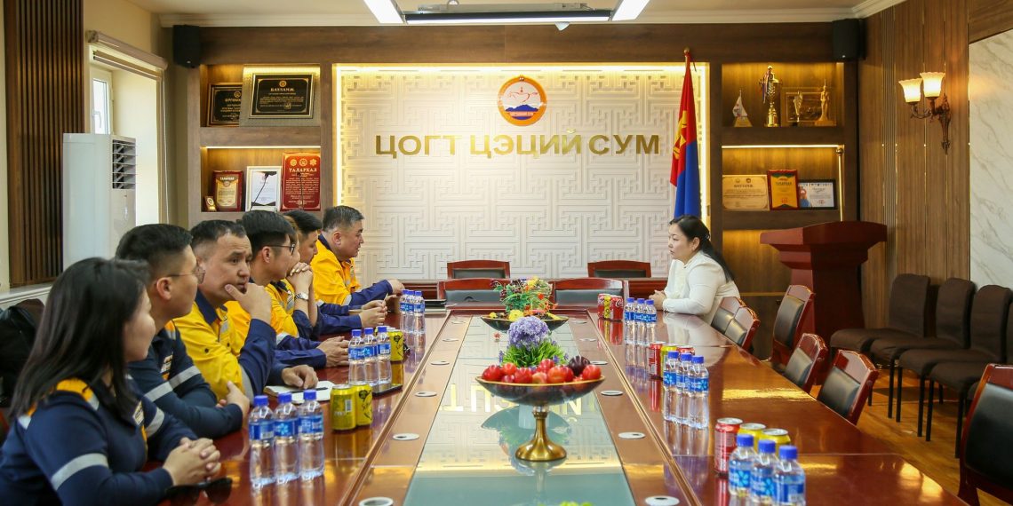 ЭТТ: Цогтцэций суманд хог хаягдлын машин хүлээлгэн өглөө