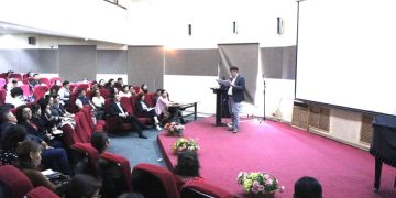 Гурван ээлжид шилжих эрсдэлтэй 47 сургуулийн удирдлагатай уулзав