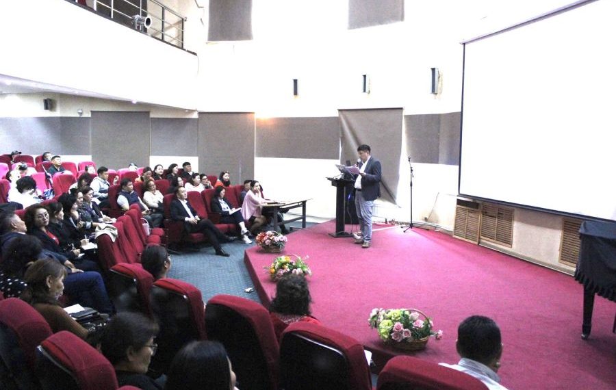 Гурван ээлжид шилжих эрсдэлтэй 47 сургуулийн удирдлагатай уулзав