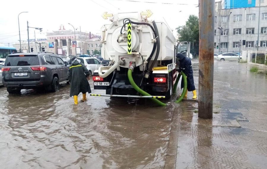 Зам, талбайд тогтсон 120 тонн усыг соруулжээ