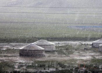 Увс, Завханы нутгаар бороо, дуу цахилгаантай аадар бороо орно