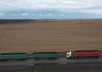 ЭТТ: Тавантолгой-Гашуунсухайт чиглэлийн авто замд үүссэн хур хогийг цэвэрлэв